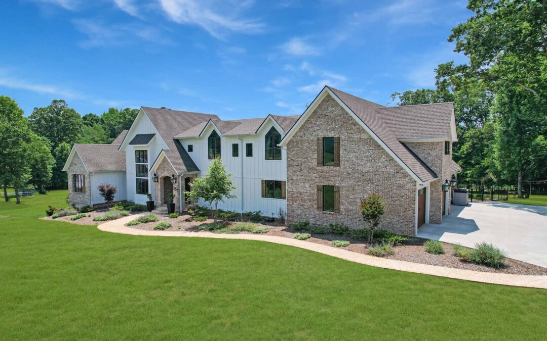 Willow Creek Manor